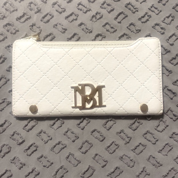Badgley Mishka White Quilted Wallet - Picture 1 of 6